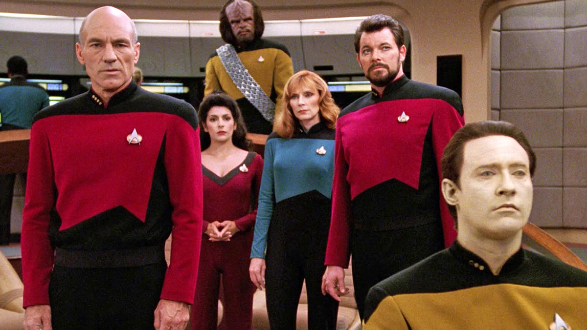 Star-Trek-The-Next-Generation-bridge-crew.jpg